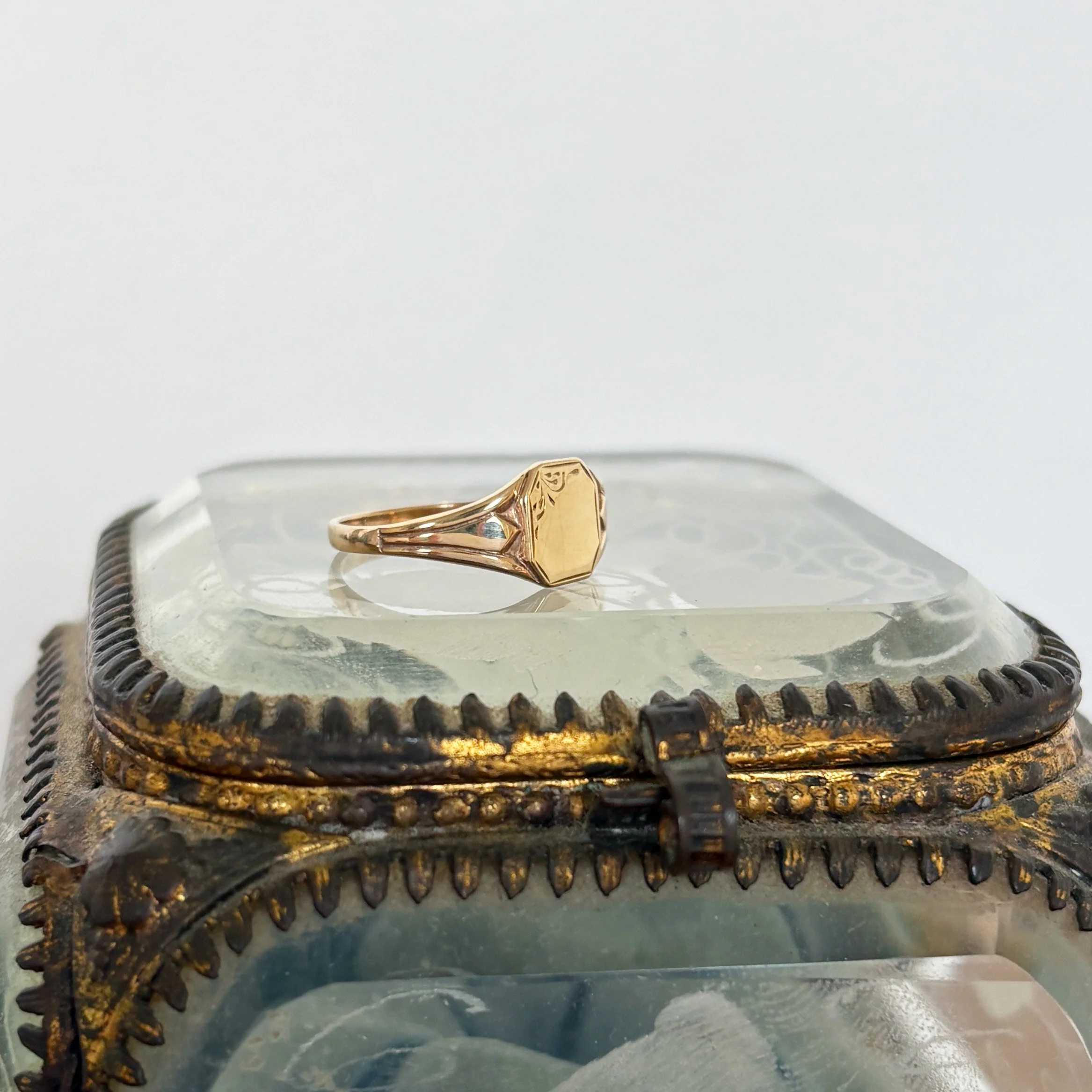 RA351 dainty signet 3.jpg