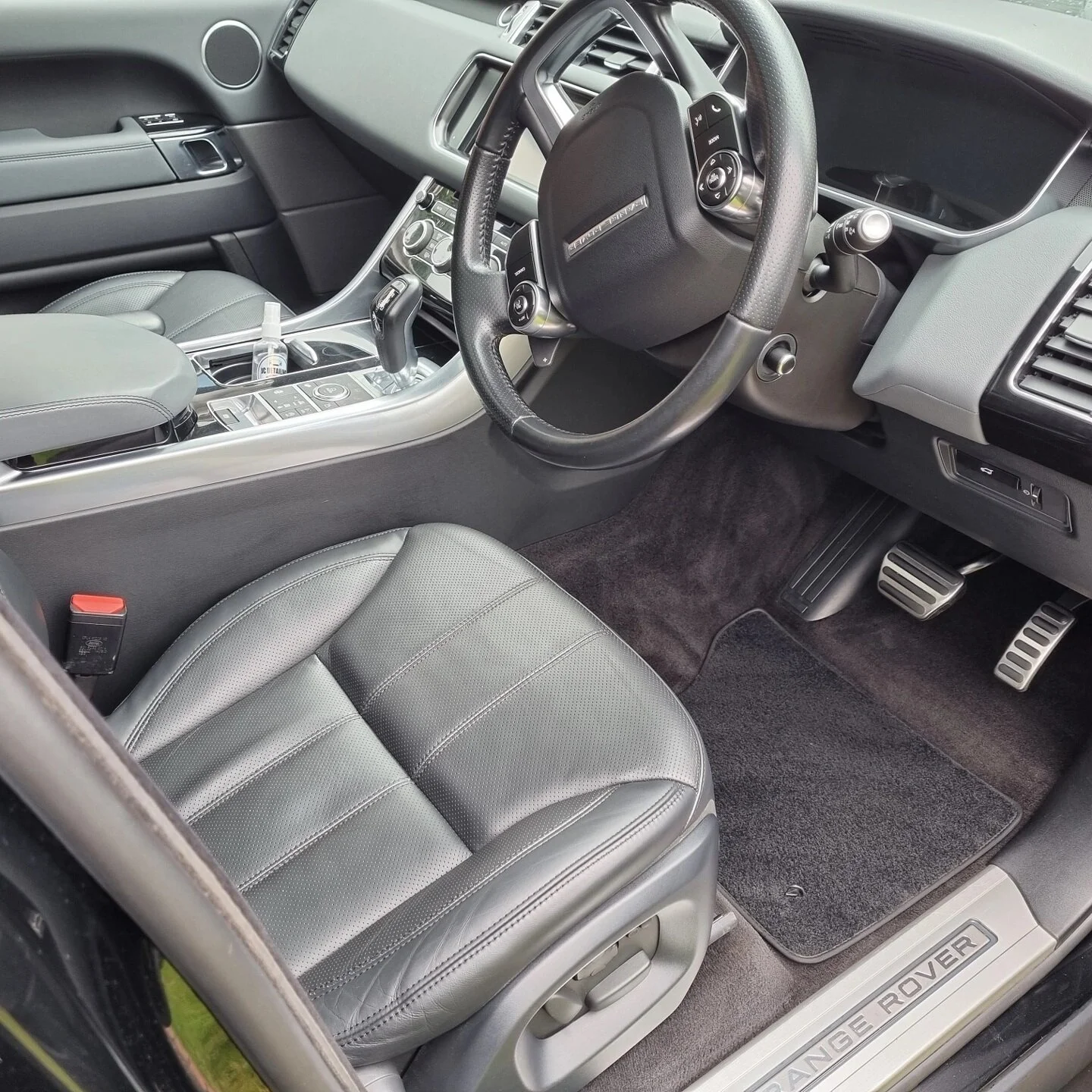 Quick interior Valet this morning on this Range Rover.

We're now off on holiday for a week, I'll try and reply to messages as and when I can if not all will be replied to when we return on 13th.