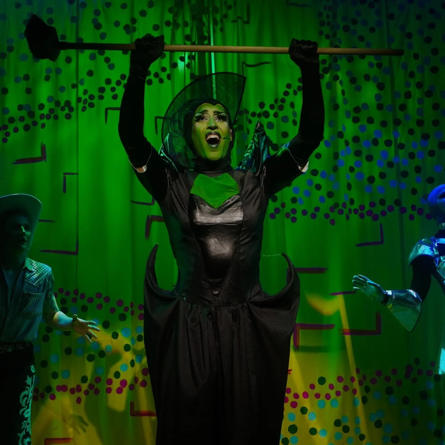 HERE COMES THE HURRICANE WITCH 😱🫧🌪️
One Press show down, one to go ⚡️
You&rsquo;ve got until the end of the year to join us in Ozlington (via @thepleasance ) See y&rsquo;all over the rainbow 🌈✨

Such a joy being part of the queerest panto in town