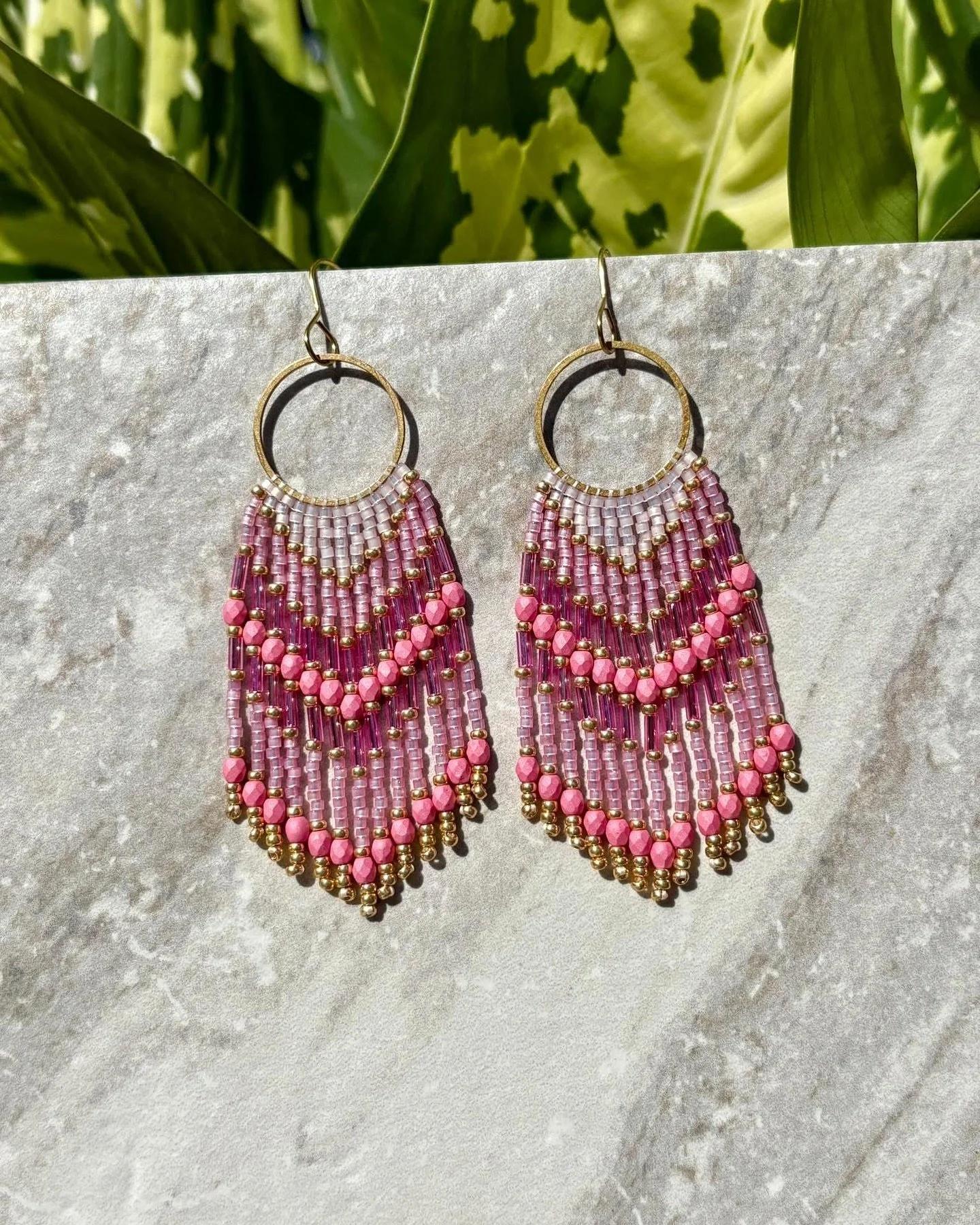 🩷🩷🩷 As soon as Tori and her mom from @kimberlymadisondesigns heard about my friend Helen’s story about battling breast cancer for the second time, they immediately jumped into action to help with the fundraising.  Tori makes these incredibly