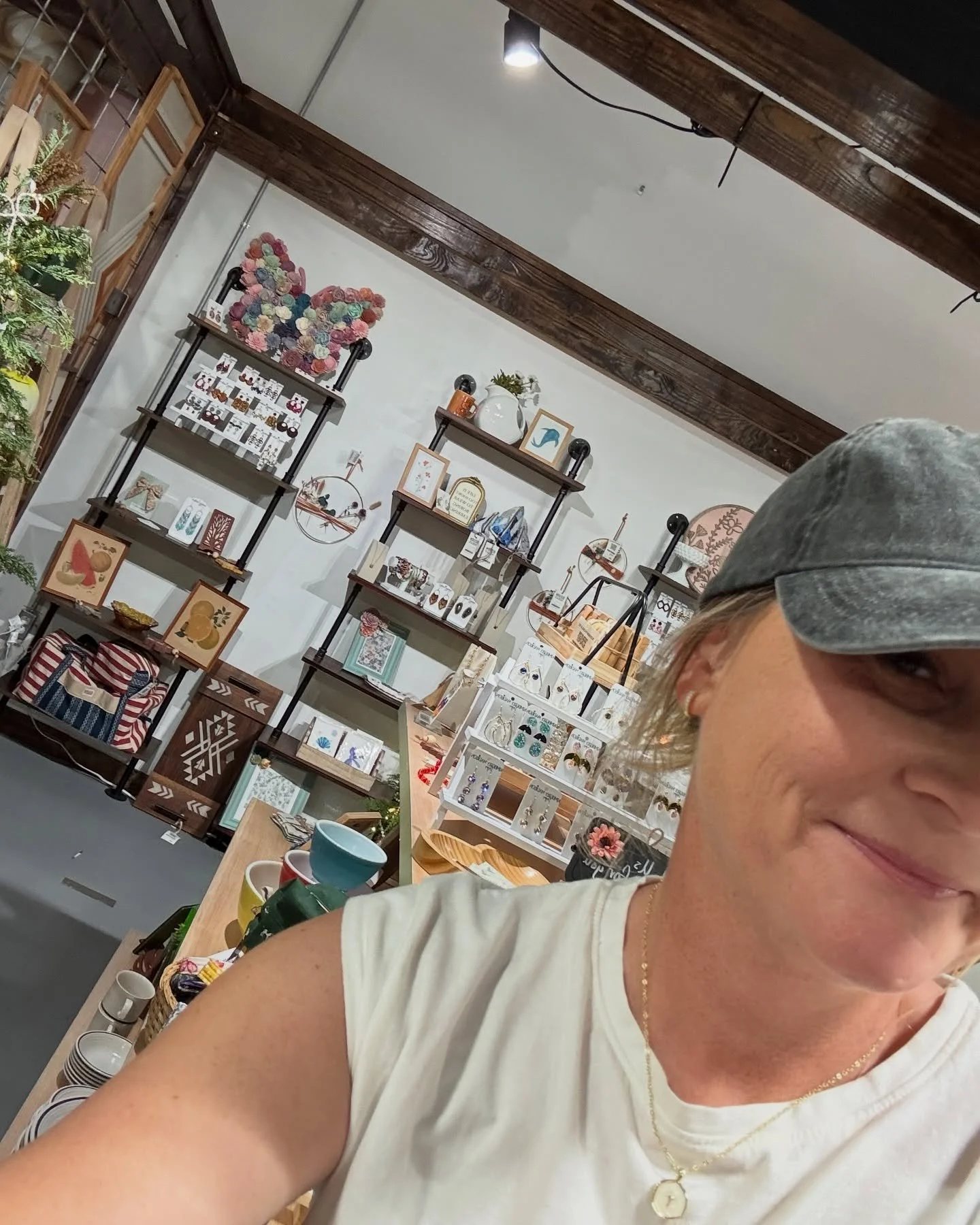 Just stocked my booth at @msantiquegalleria with some new sewn items. Y&rsquo;all have been asking if I sell the makeup boxy bags, and yes I do!  If you&rsquo;re local, you can pick them up there. If you&rsquo;re not, DM me and I can make them for yo