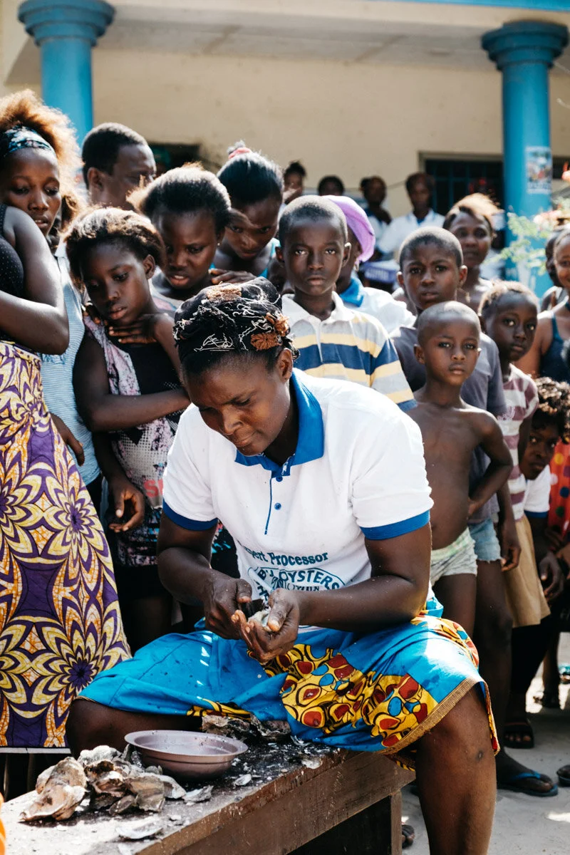 LOWRES_FUNNELL_20180505_SierraLeone_Oysters_16-55-41.jpg