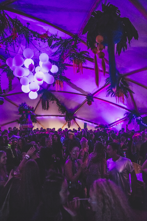 Veuve-Cliquot-Wilderness-Champagne-Tent-2017-Tent-Interior-Night.png