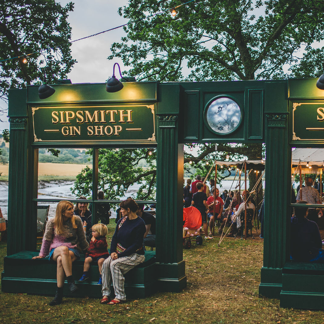 Sipsmith-Gin-Travelling-Gin-Shop-Frontage-Laura-Barton.png