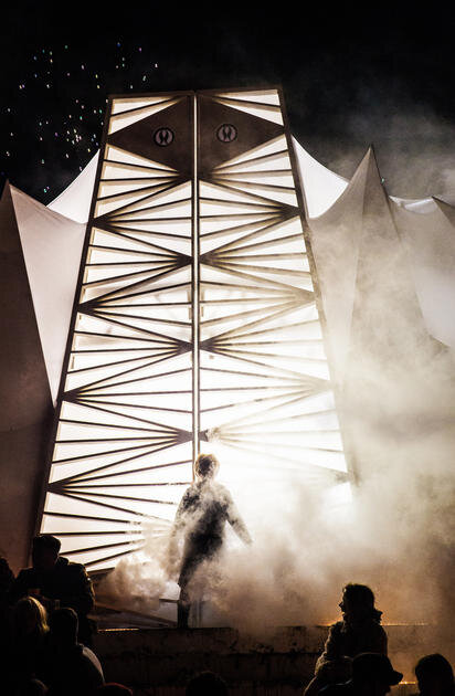 Glastonbury-2013-Shangri-La-Gates-Of-Heaven-Heavy-Smoke.jpg