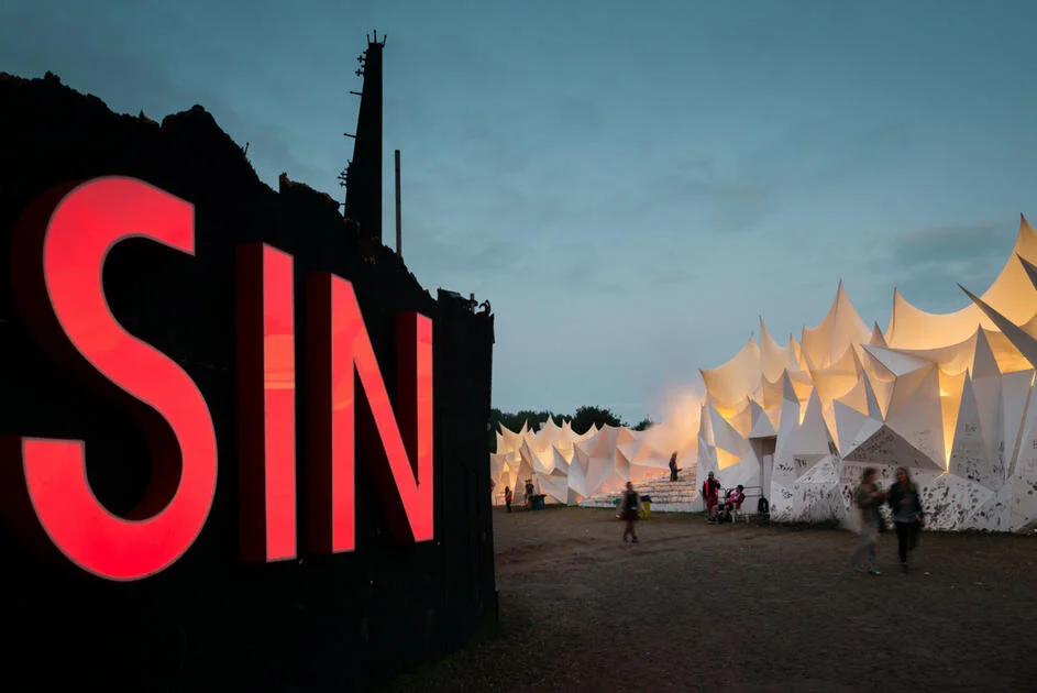 Glastonbury-2013-Shangri-La-Hell-Sign-Heaven-Frontage.jpg