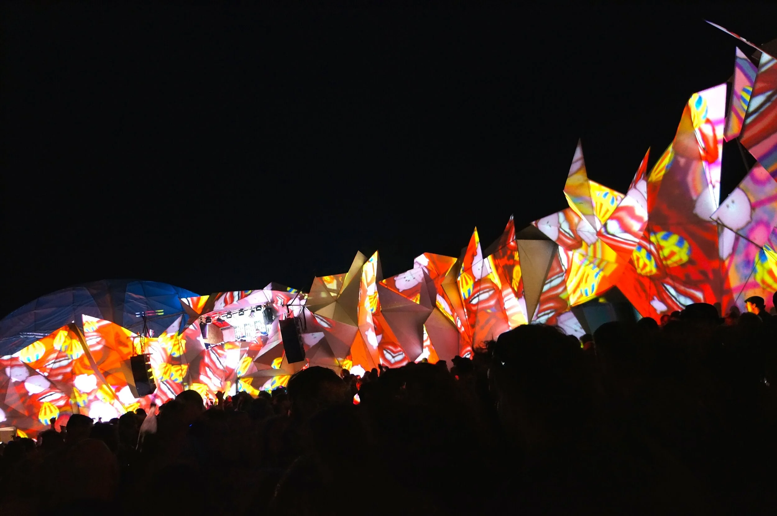 Glastonbury-2014-Shangri-La-Heaven-Frontage-Video-Mapped-6.jpg