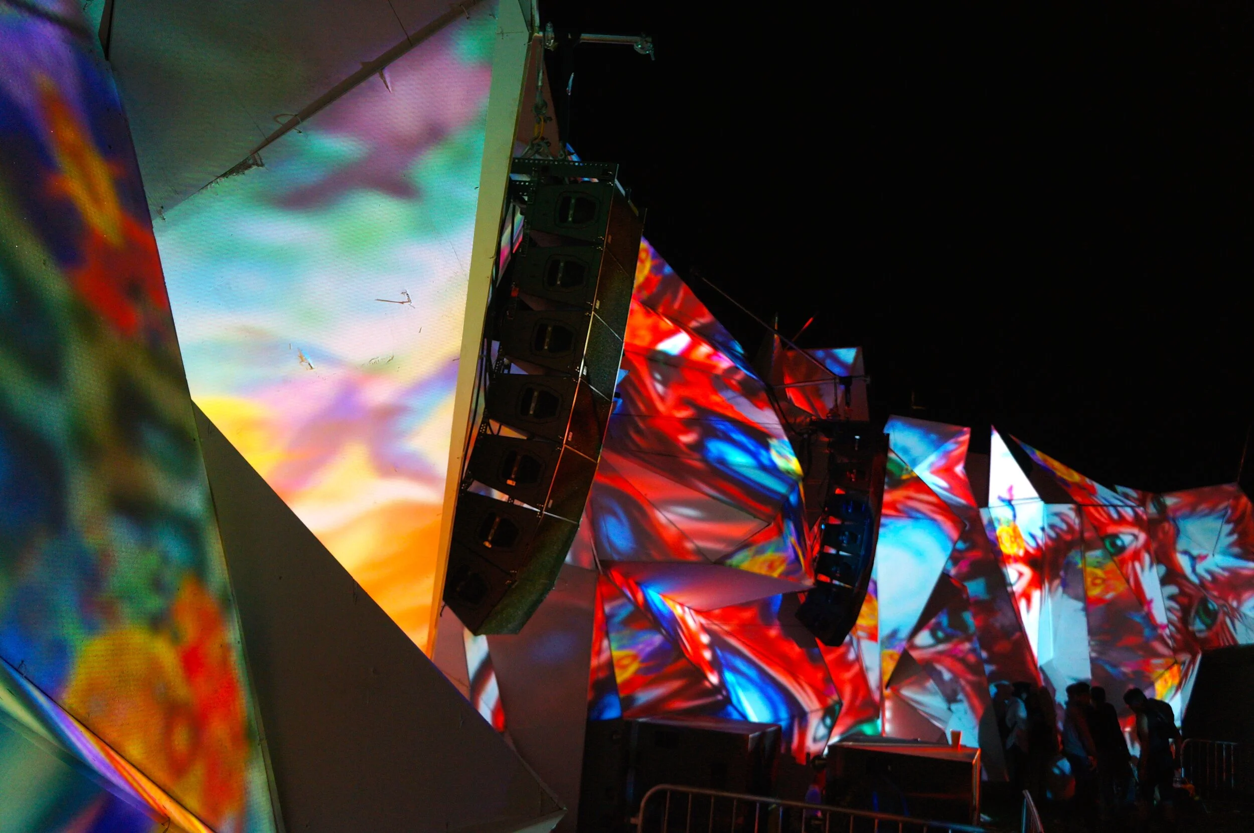 Glastonbury-2014-Shangri-La-Heaven-Frontage-Video-Mapped-5.jpg