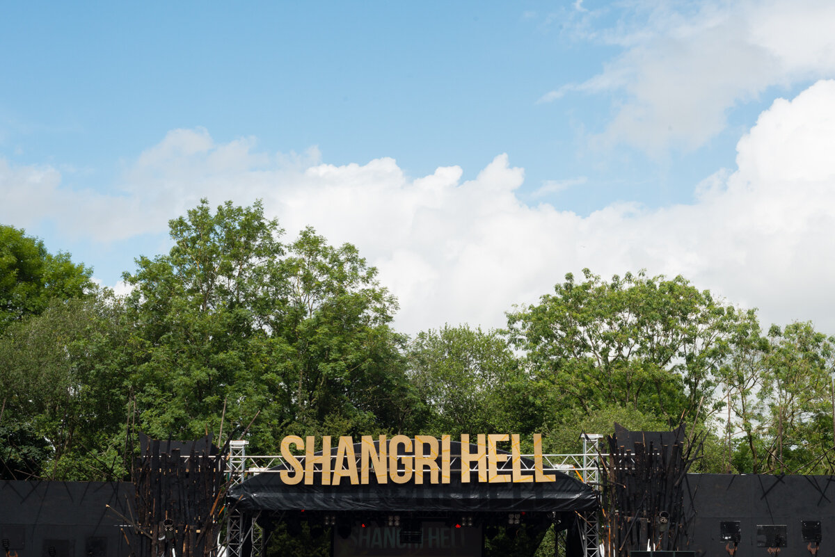 Glastonbury-2014-Shangri-La-Hell-Stage-Sign.jpg