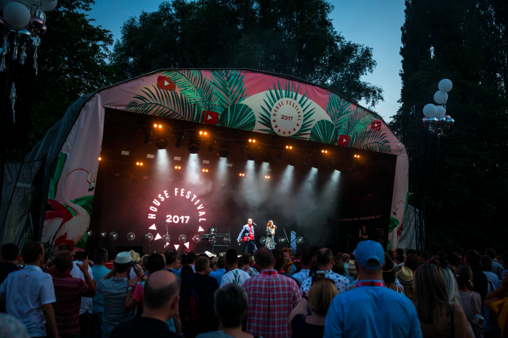 House-Festival-YouTube-Main-Stage-Surround-1.png
