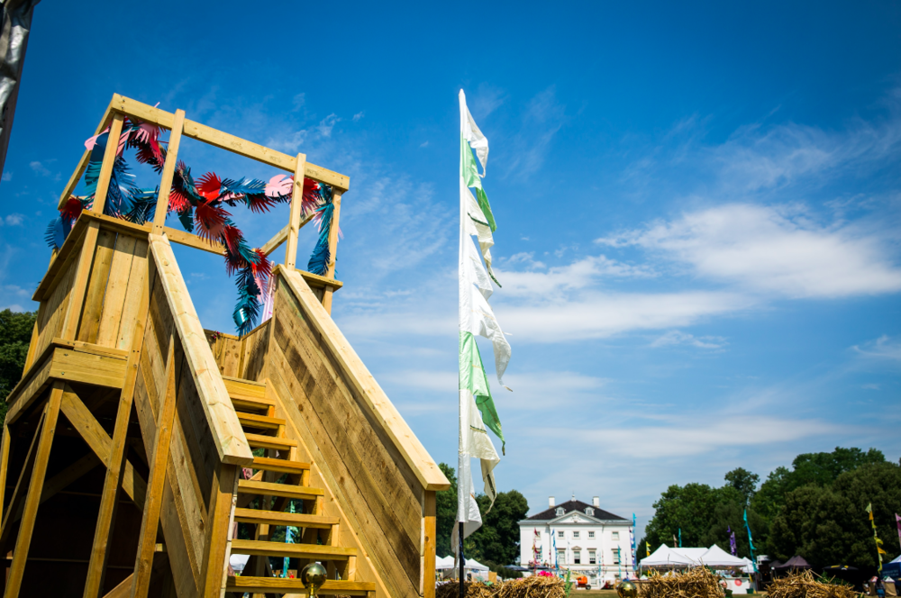 House-Festival-YouTube-Timber-Tower-Viewing-Platform.png