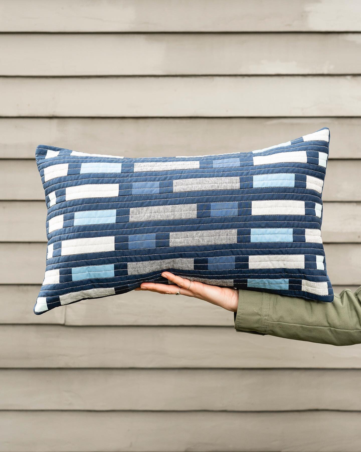 Looking for a quick + easy summer project? ☀️ The Kalaloch Pillow&rsquo;s design looks complex but the construction is simple making it the perfect weekend #DIY 🙌

Shop the Kalaloch pattern on our website and head over to @materialgoods_ for fabric 