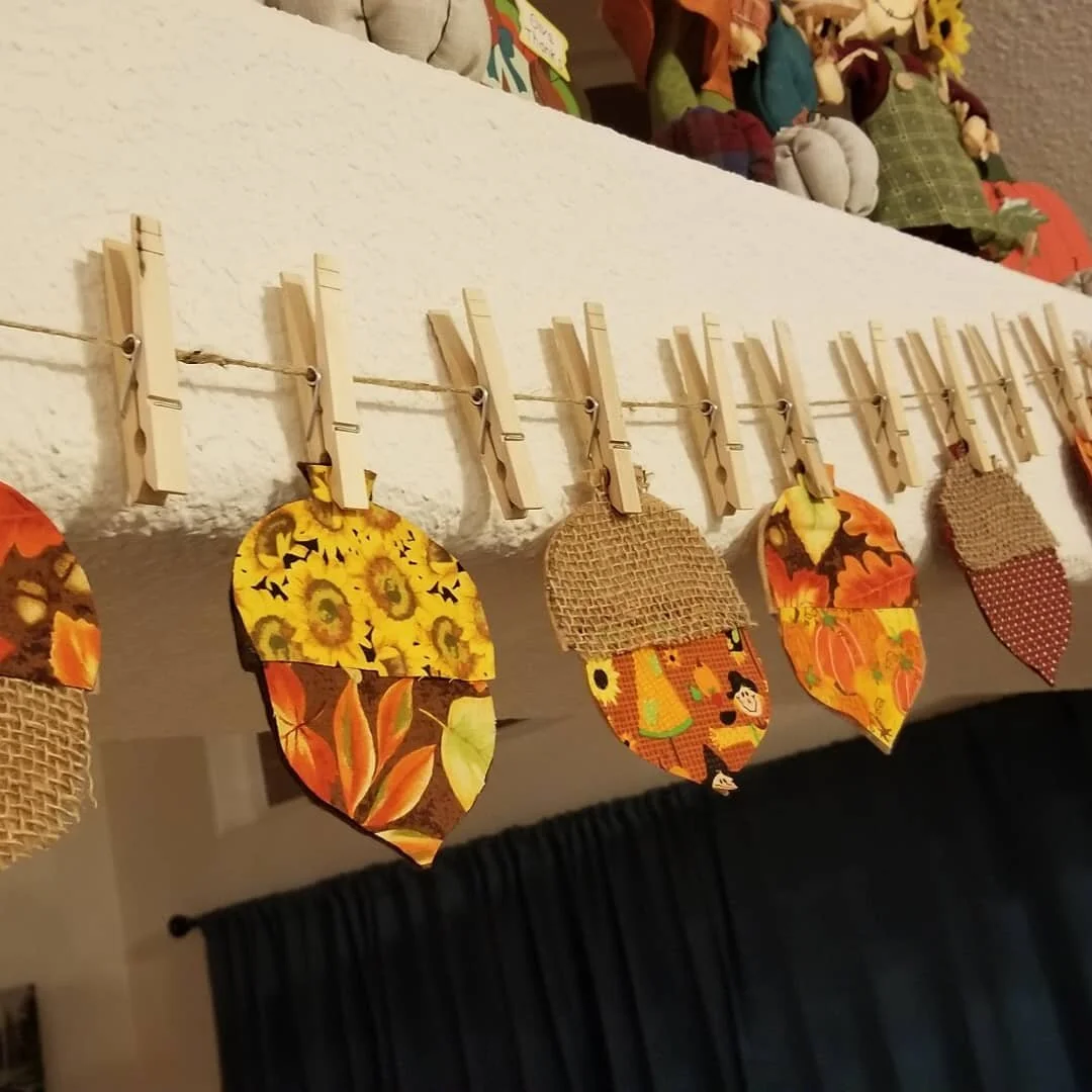 Autumn decor: fabric acorns
