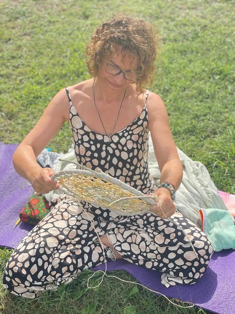 Kreativzeit, Frau mit Traumfänger, Kreativ Sein