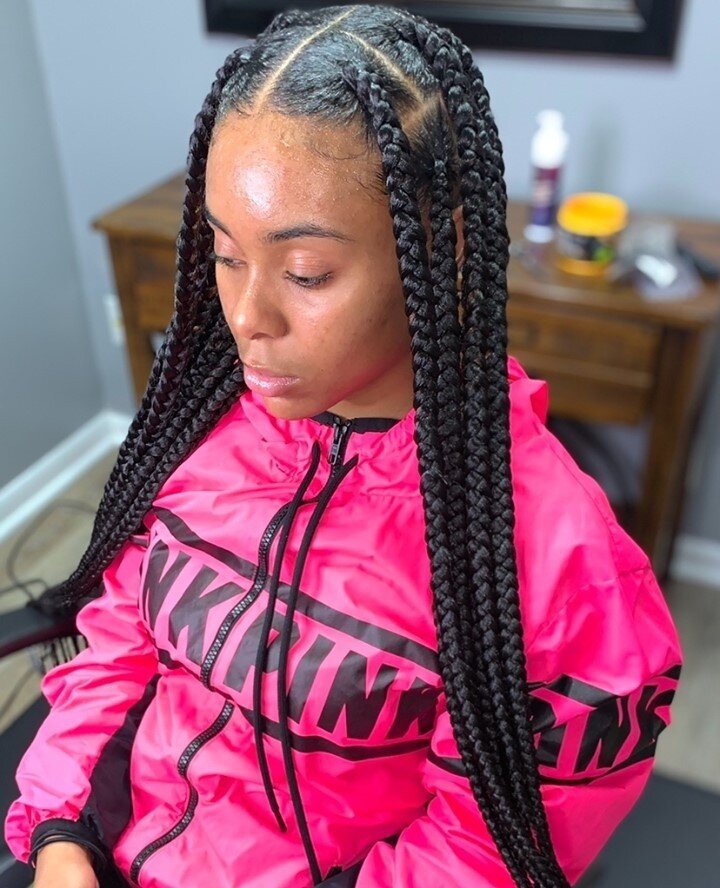 Unsure on what style to get🤔⁠
⁠
You can't go wrong with this!! This look is 🔥🔥 on everyone!⁠
⁠
Style: Large knotless braids⁠
Length Check☑️ -(Waist-length)⁠
Book The Look! 💄✨⁠