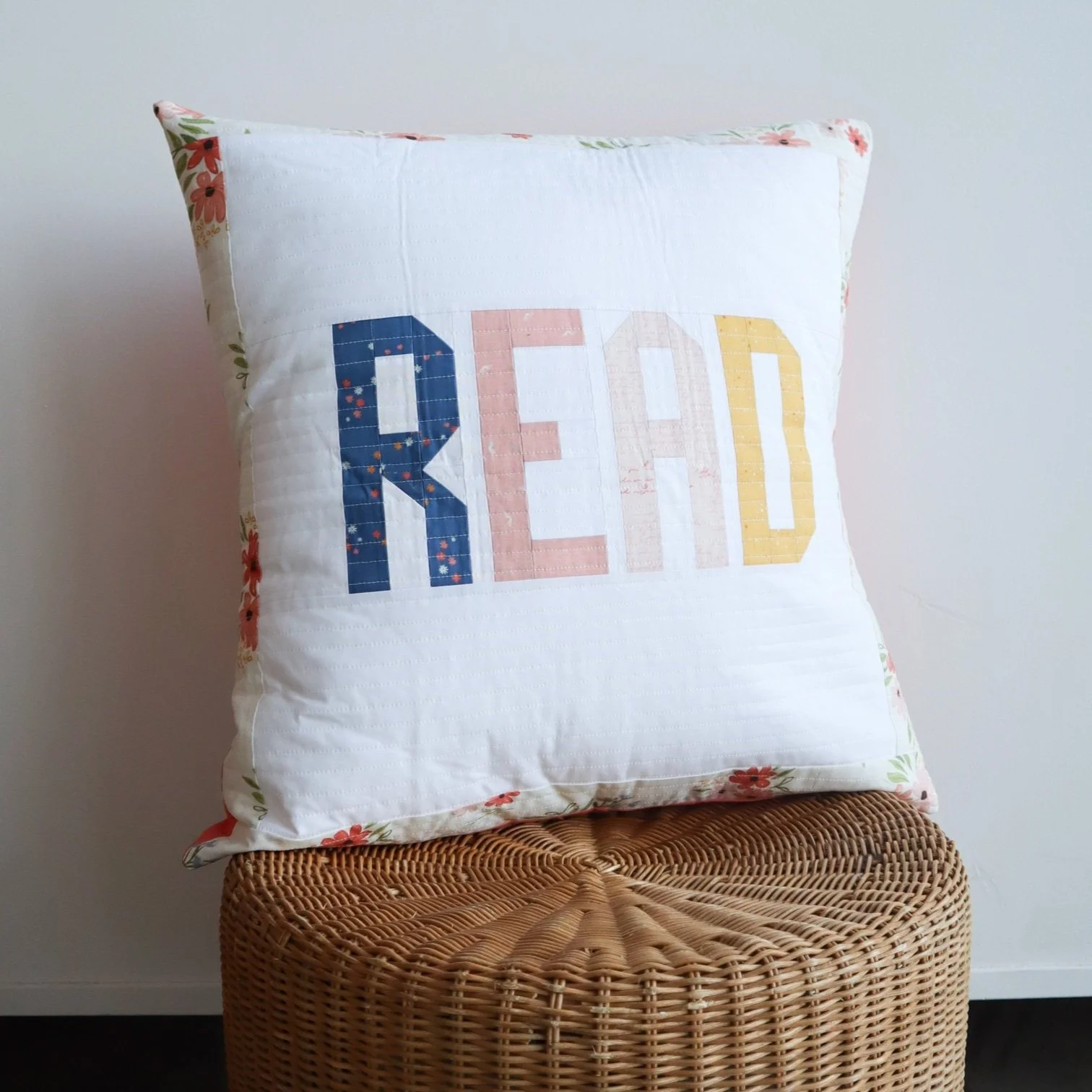 read-pillow-pattern-01.jpg