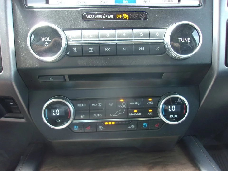 2018_Exepedition_Heated_Ventilated_Seat_Controls.jpg