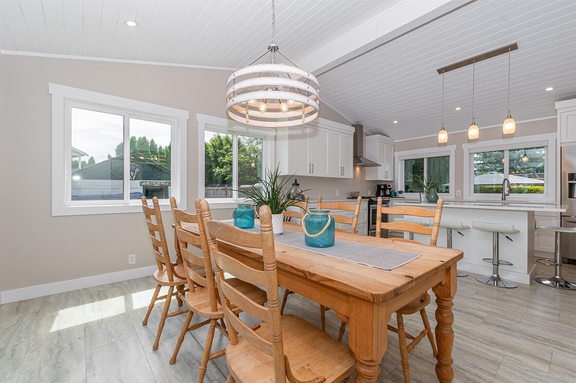 Does a Kitchen Renovation Increase Home Value?

YES!!!!!!🙌

A well-designed kitchen can elevate the appearance and functionality of your entire home.
 
Check out this beautifully designed kitchen with spacious dining area we recently had the pleasur