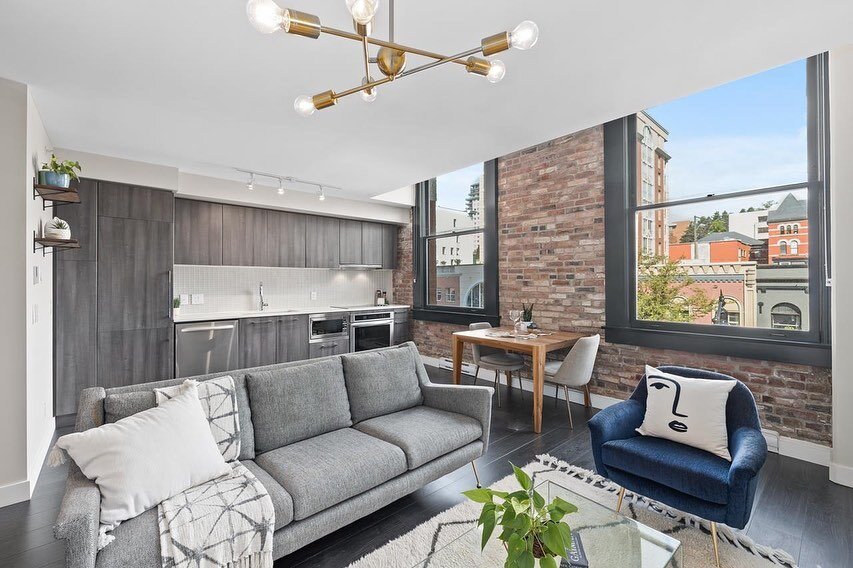 🤍🧱 More exposed brick you say?&hellip;&hellip;. 
 &hellip;&hellip;&hellip;&hellip;&hellip;&hellip;&hellip;&hellip;&hellip;you&rsquo;re welcome ✔️ 🧱🤍

✨New Listing Alert ✨

#407 - 668 Columbia Street
Quay &ndash; New Westminster 

Welcome home to 