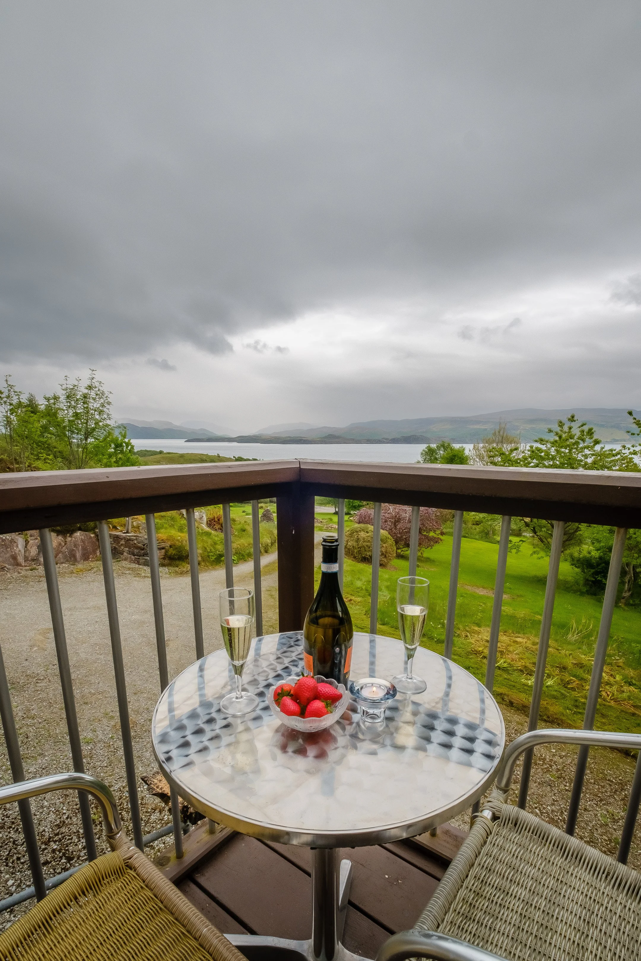 Unique circular bedroom with tower and balcony overlooking woodland and Loch Sunart. Usige Beo Self catering cottage on the shores of Loch sunart,  Ardnamurchan (Copy)
