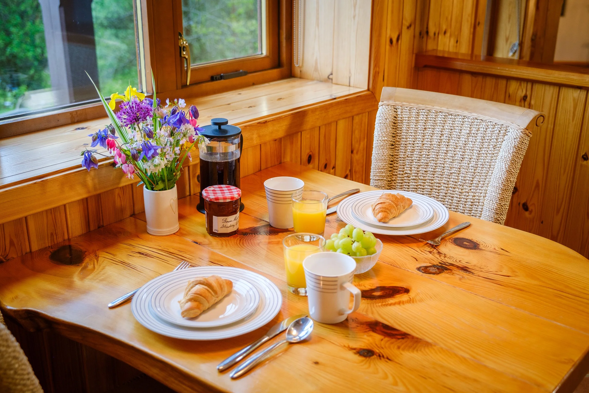 Kitchen overlooking woodland and Loch Sunart. BB3P6678.jpgUsige Beo Self catering cottage on the shores of Loch sunart,  Ardnamurchan (Copy)