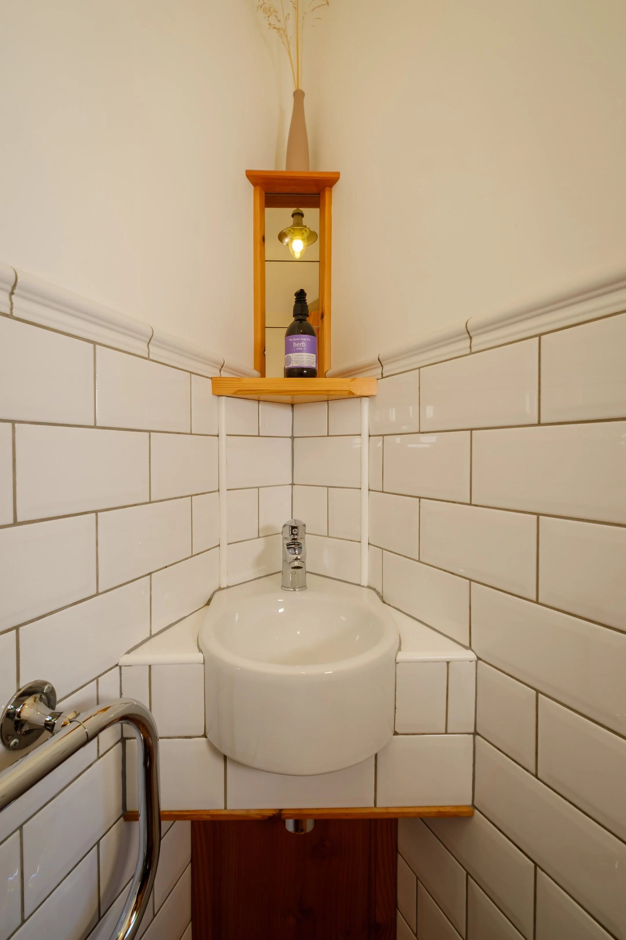 WC and hand basin. Usige Beo Self catering cottage on the shores of Loch sunart,  Ardnamurchan (Copy)