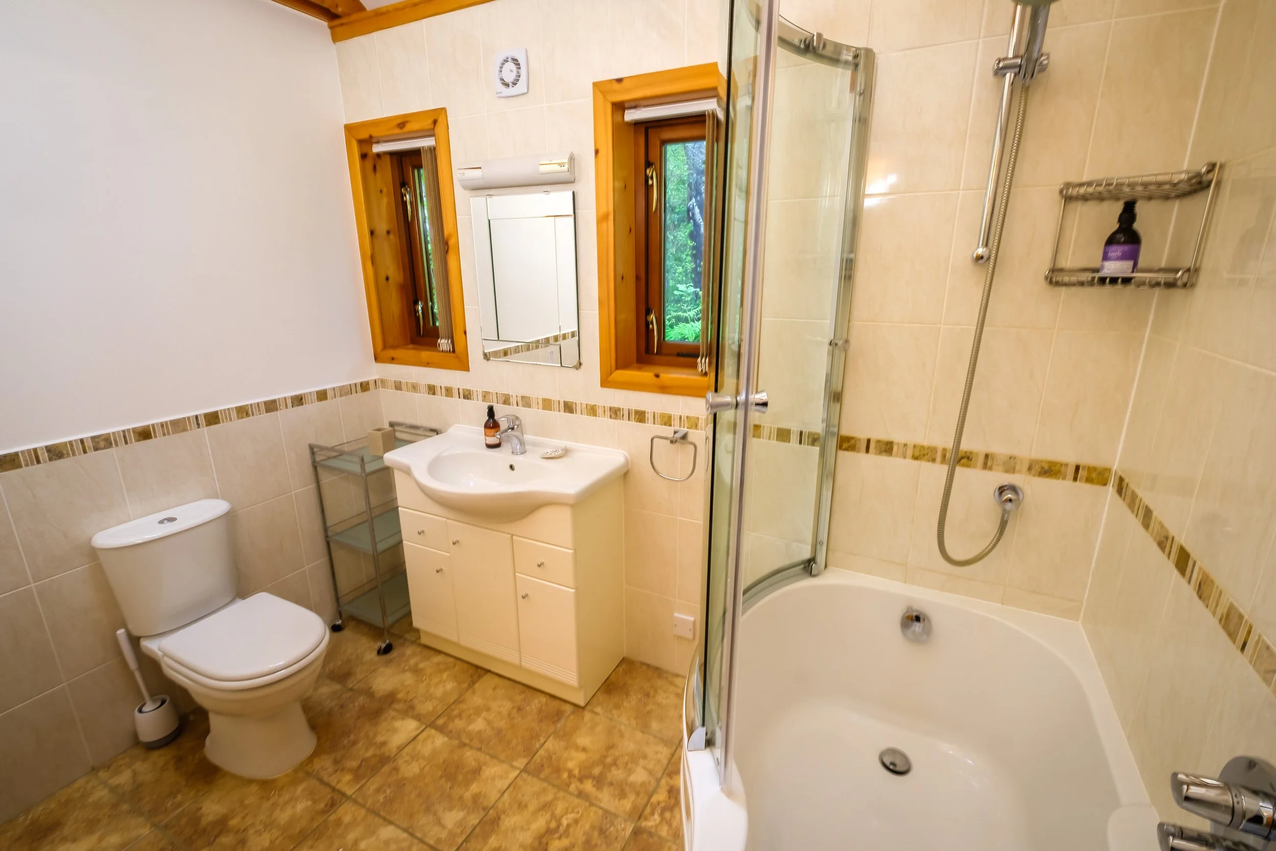 Bathroom - shower adn big bath. Usige Beo Self catering cottage on the shores of Loch sunart,  Ardnamurchan (Copy)
