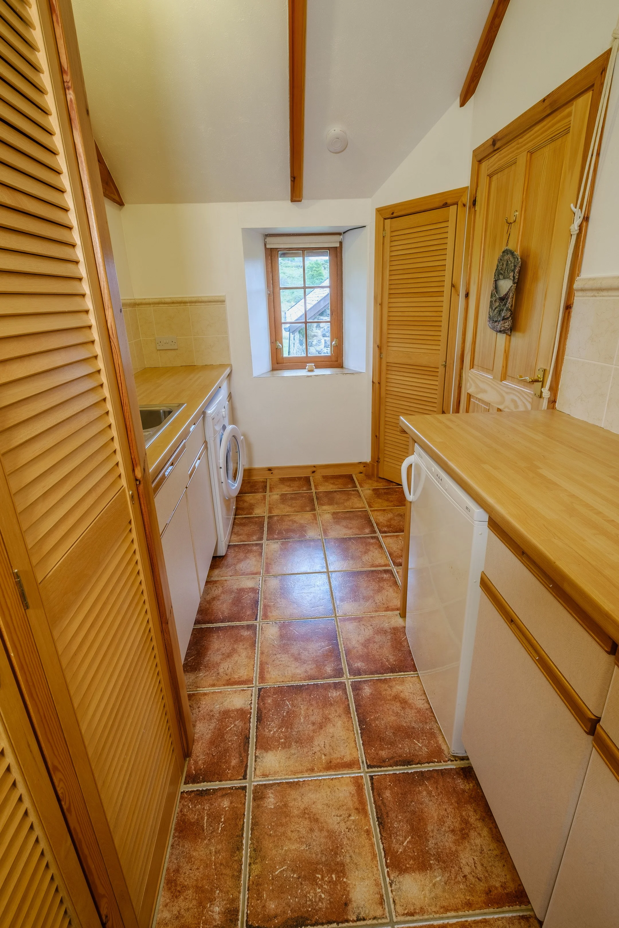 utiltiy room. Camas bàn cottage, self catering cottage for 2 -4 people on the shorefront of Loch Sunart, Ardnamurchan (Copy)