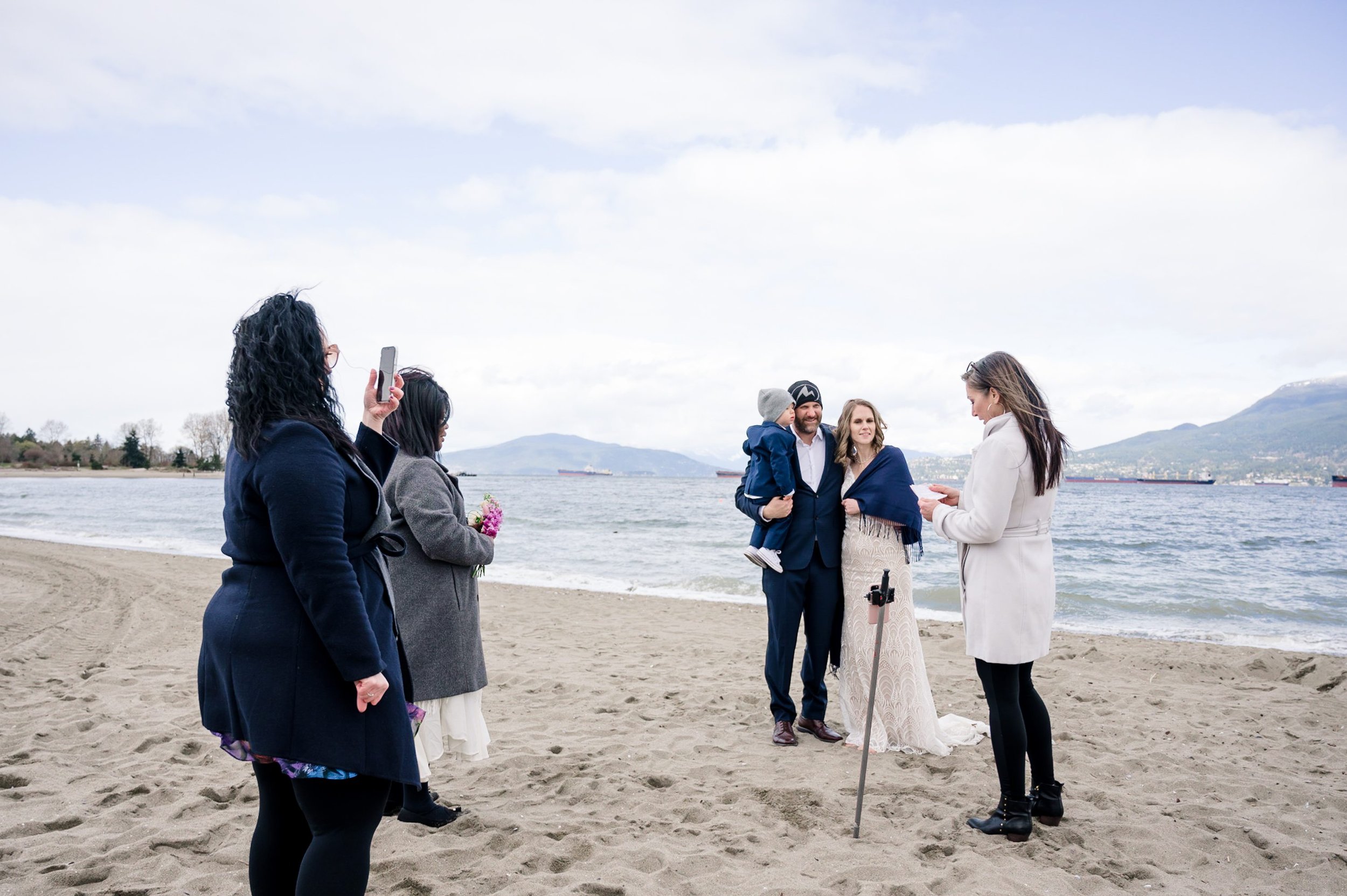 beach-wedding-with-friends