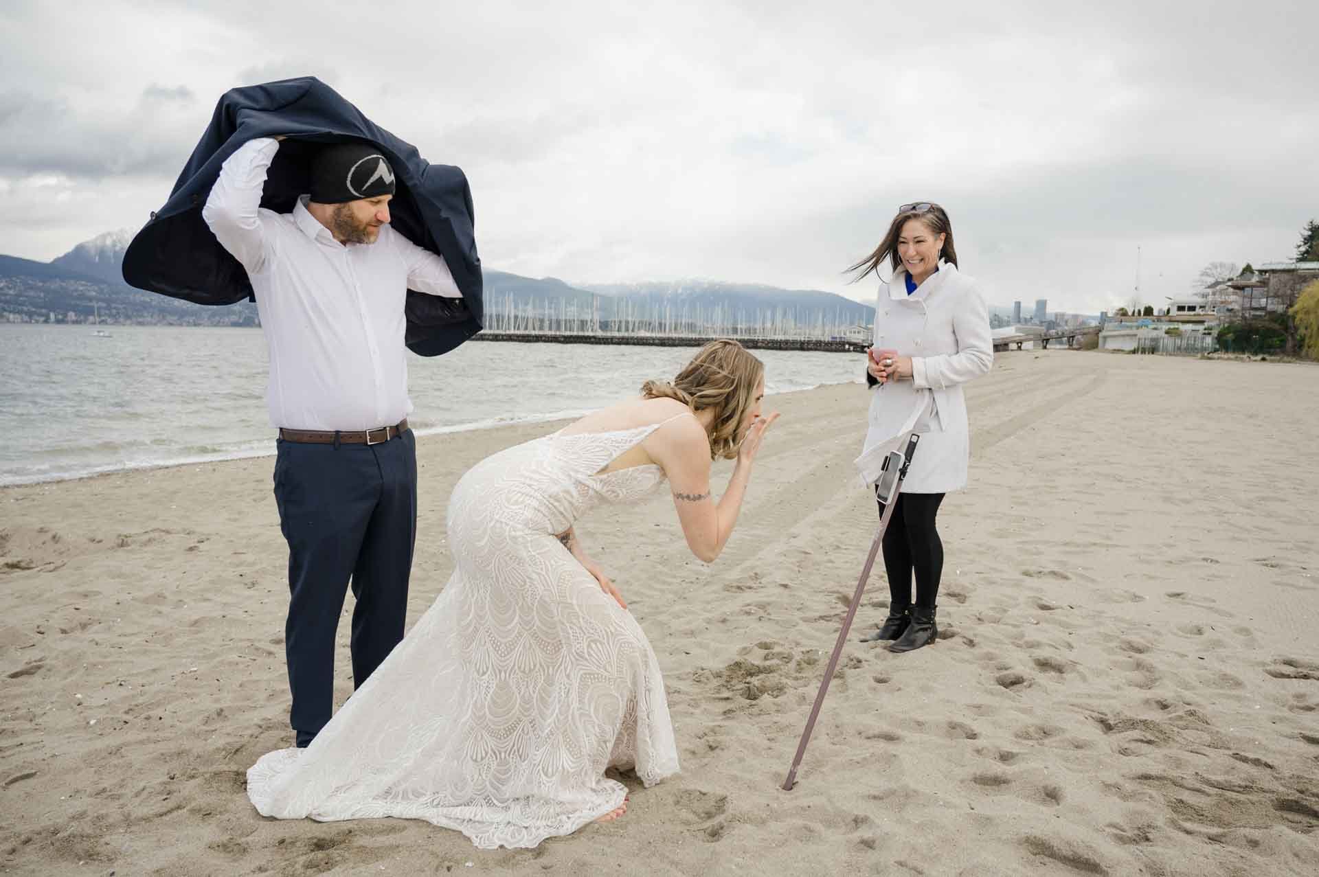 small intimate beach wedding photos 026.jpg