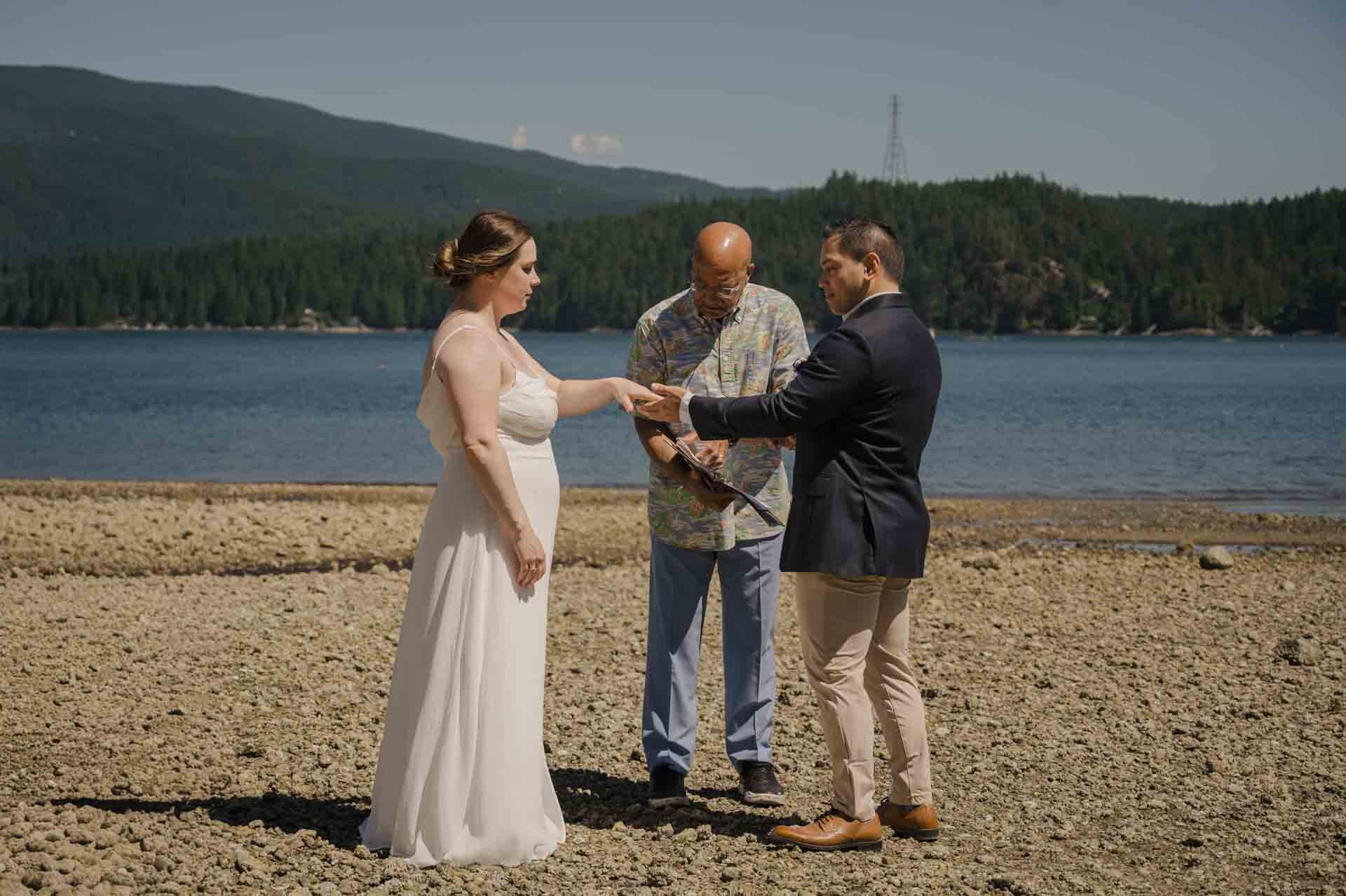 Deep cove elopement 020.jpg