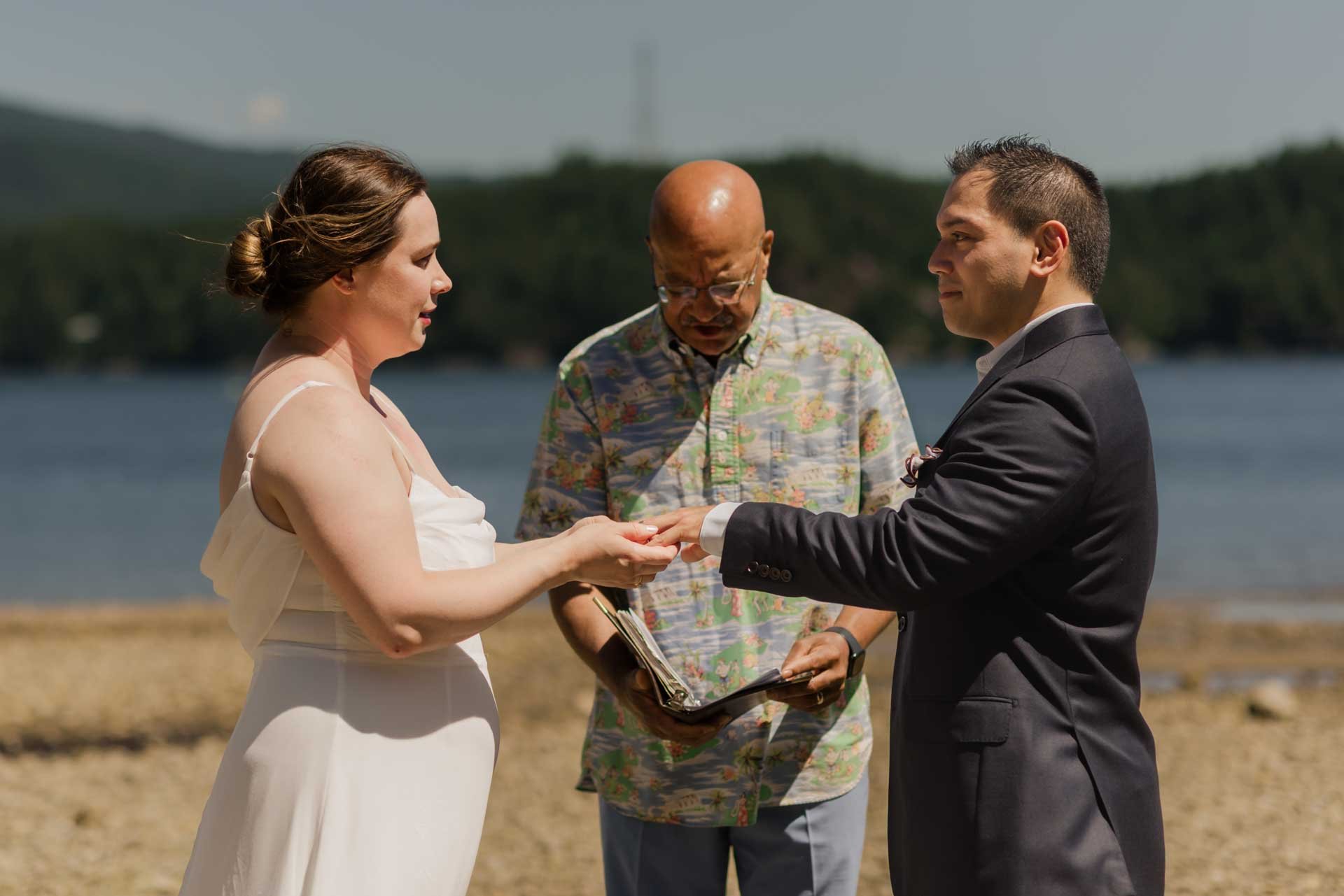 Deep cove elopement 021.jpg