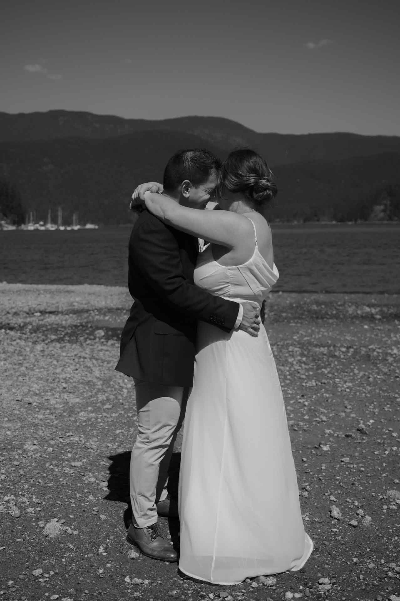 Deep cove elopement 036.jpg