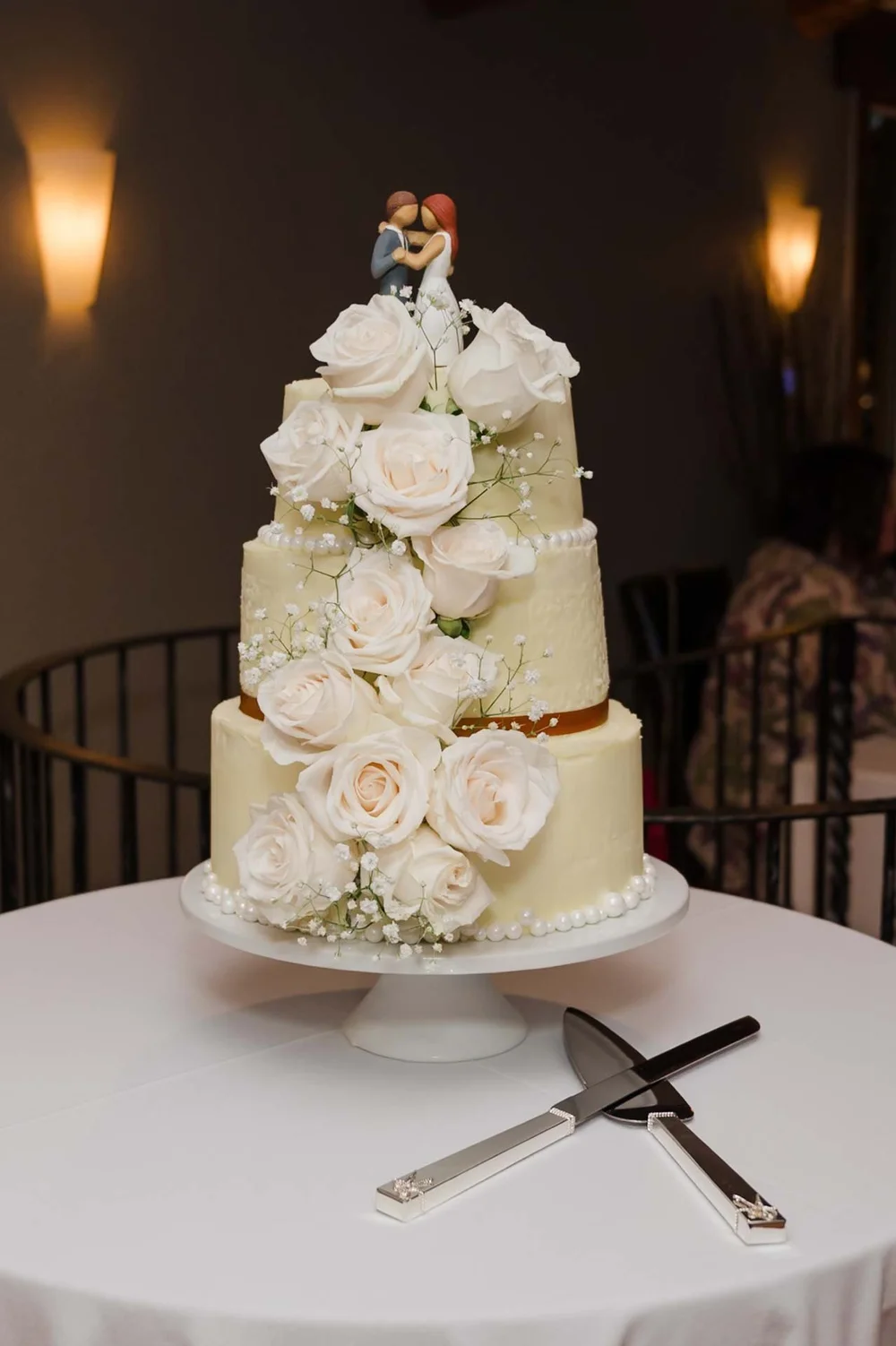 Wedding Cake Cutting Photos: How to Get the Perfect Shot (Every Time ...