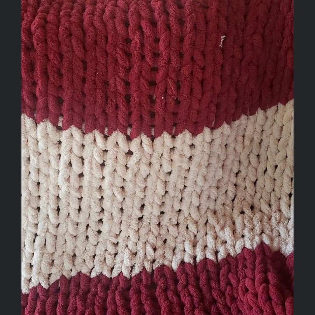 CHUNKY STYLE HAND KNIT BLANKET 2/4 2-4PM — Hive Market and Maker's