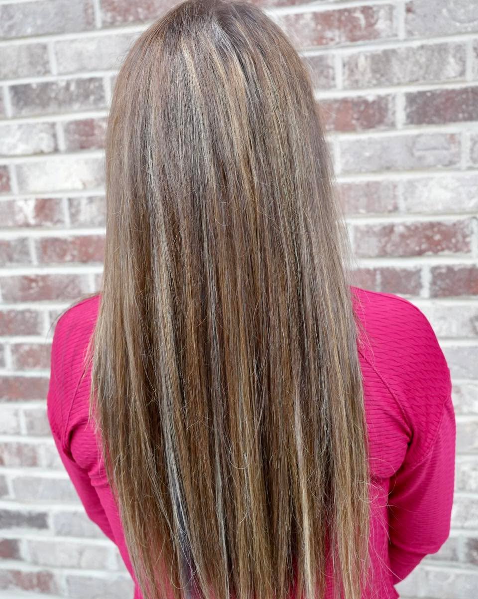 Chemical-free color + extensions? Ohhh she&rsquo;s serving pure, healthy luxury 🤍✨

This is the perfect combo for anyone who wants gorgeous dimension, shine, and thickness without the harsh stuff. Clean color, flawless blend, and a row (or two 😉) o