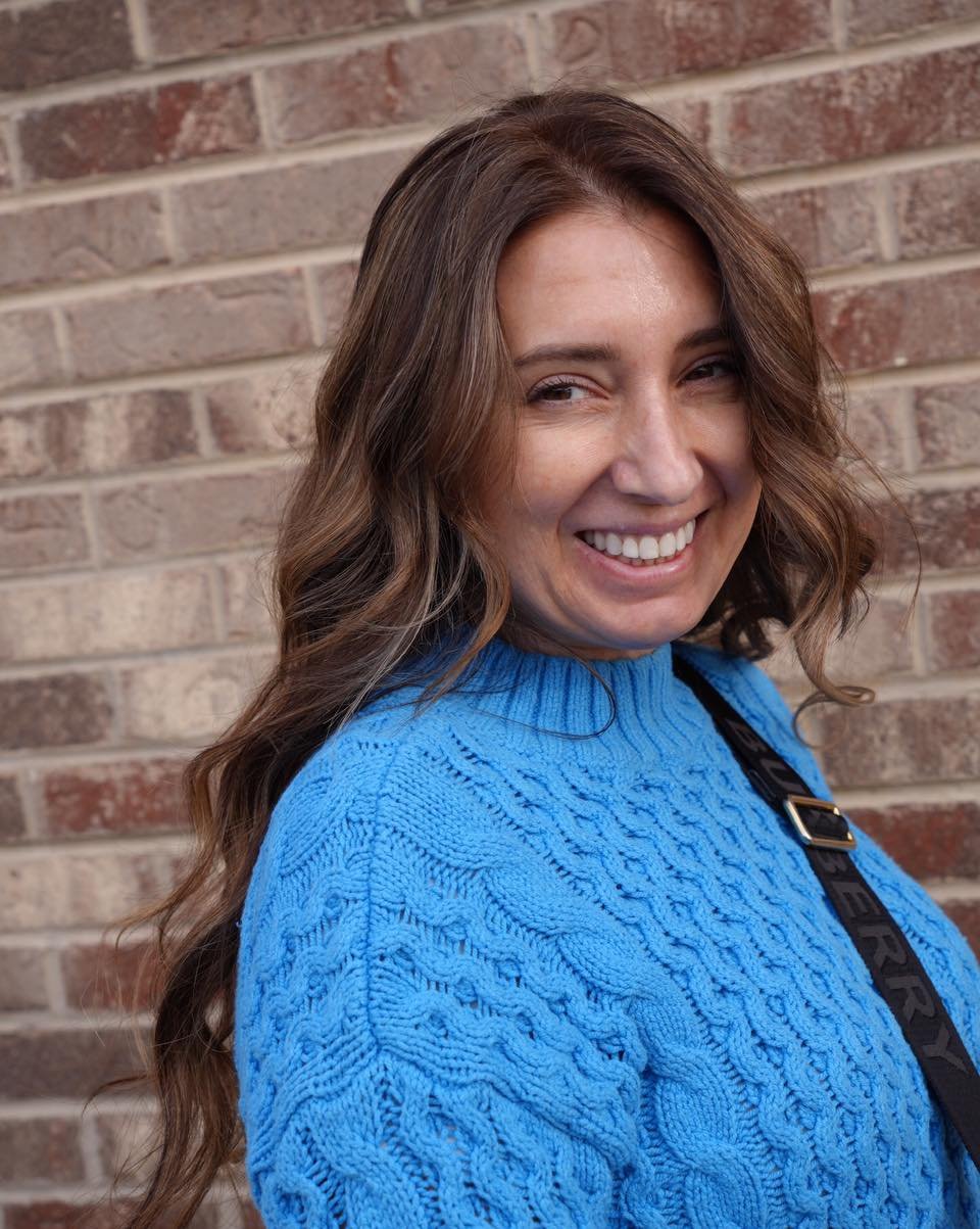 Serving classic + polished perfection ✨💁🏼&zwj;♀️

Timeless color, flawless blend, and that smooth, &ldquo;I always look put together&rdquo; finish. Whether it&rsquo;s a fresh gloss, a seamless highlight, or a gorgeous row of Genius Wefts&hellip; th