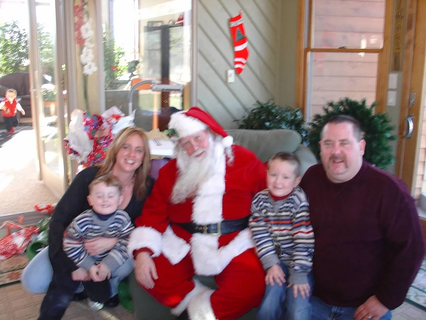 If you want to arrange it
This world you can change it
If we could somehow make this
Christmas thing last
By helping a neighbor
Or even a stranger
And to know who needs help
You need only just ask