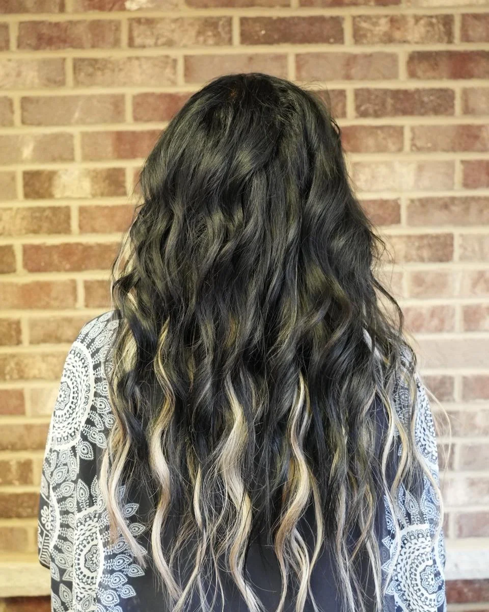 Want fashion color without coloring your natural hair? I&rsquo;ve got you. 👏✨

We added custom fashion color pieces into her Genius Weft row for:

✔️ a fun pop of color
✔️ zero chemical stress on natural hair
✔️ easy maintenance
✔️ total flexibility