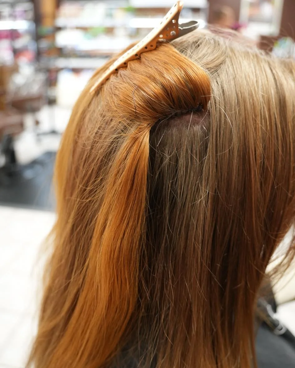 Customized installs = your hair, your rules
Yes&hellip; you can wear PIGTAILS 👏

Because I customize every install, I can split the row in two so your hair moves naturally and styles exactly how you want.

✨ Want pigtails? Done.
✨ High pony? Easy.
✨