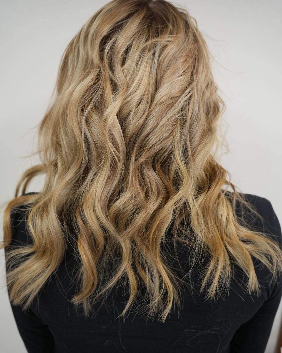 Seamless extensions + dimensional color = MAGIC ✨

I love creating hair that looks natural, effortless, and expensive without looking overdone 🤍

Healthy hair matters just as much as beautiful hair, which is why I&rsquo;m obsessed with sending my gu