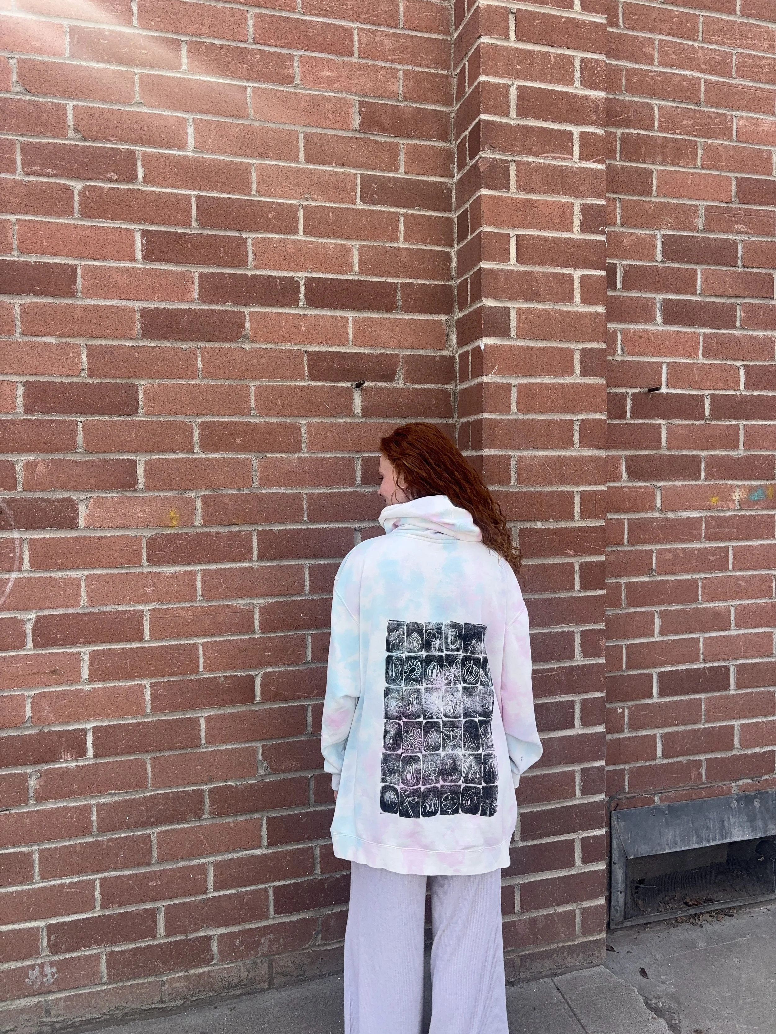 Flowers and Vulvas Hoodie XL