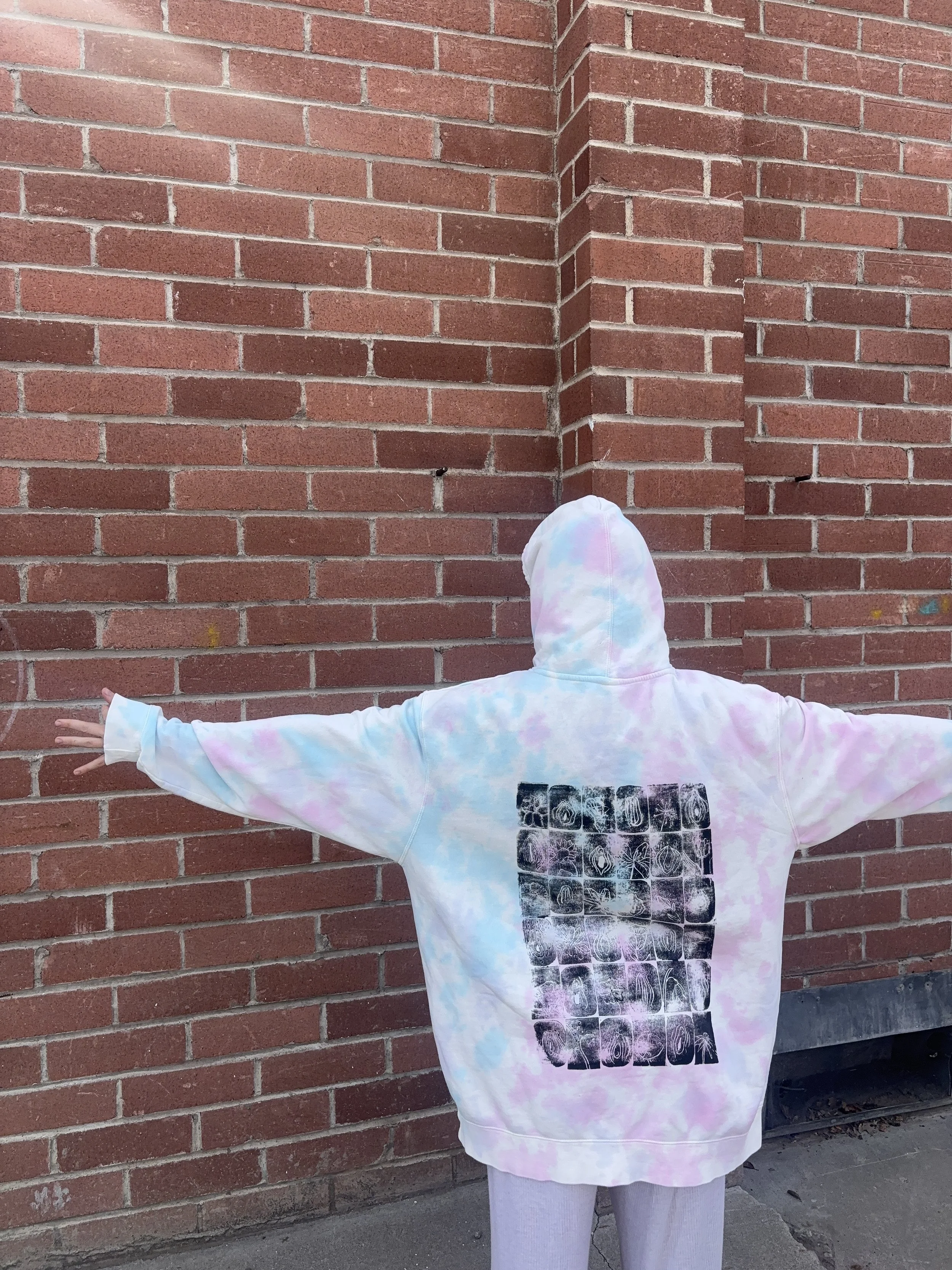 Flowers and Vulvas Hoodie XL