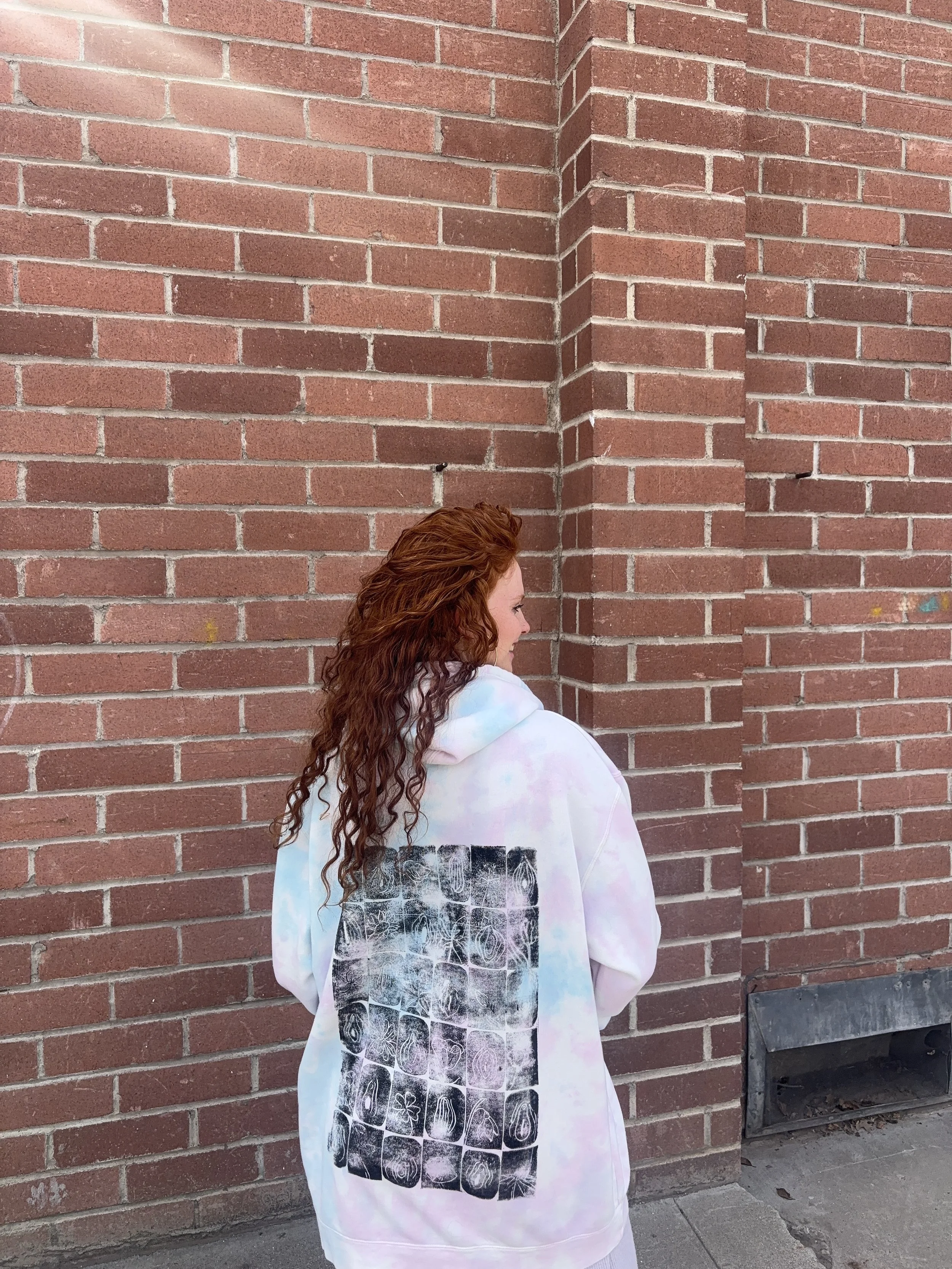 Flowers and Vulvas Hoodie XL