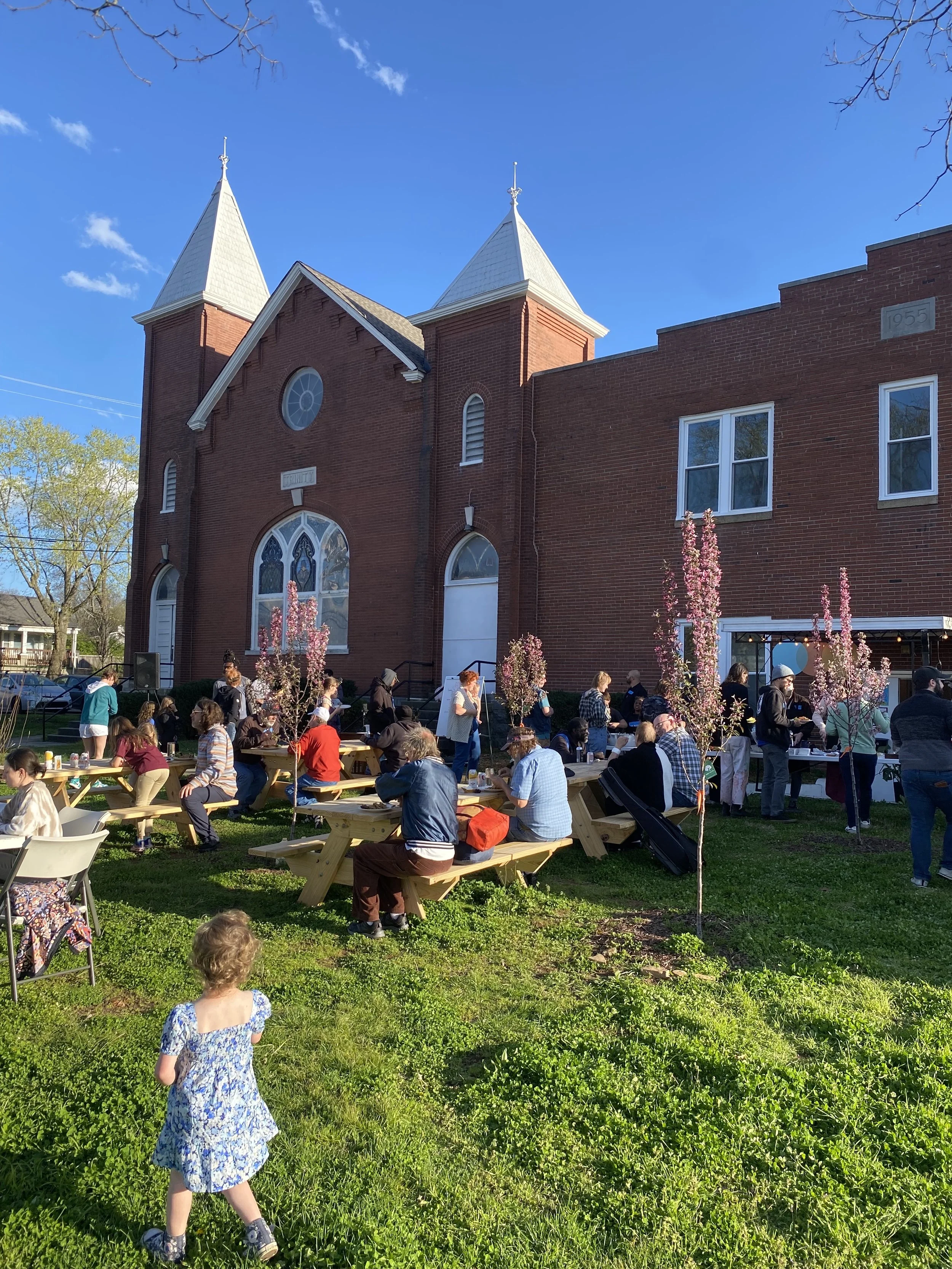 Outdoor Community Meal.jpg