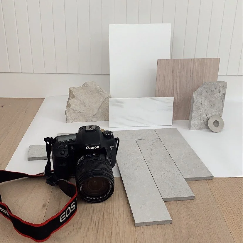 Do you flat lay? Fun little Friday project ✨ finished pic coming at you soon!
&bull;
&bull;
&bull;
#flatlay #flatlayfriday #flatlaystyle #palette #interiordesign #reno #designinspiration