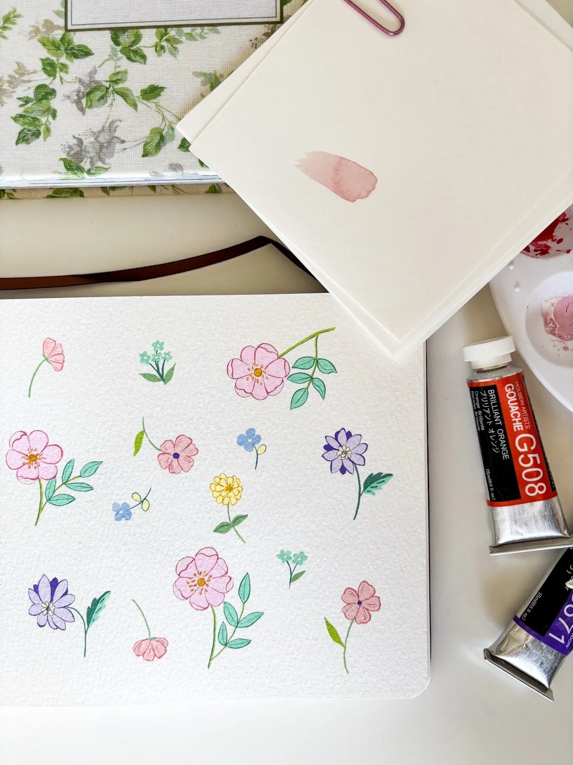 Sketchbook pages 🌷

All of these little illustrations will be used for repeat pattern designs and I&rsquo;m also dreaming up some stationary products for Pattern &amp; Home. I&rsquo;ve actually found having a sketchbook has really helped me to keep 