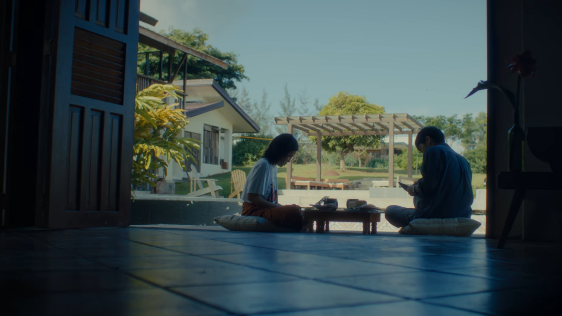 Where Love and Intimacy Live Between Languages in ‘Gitling’