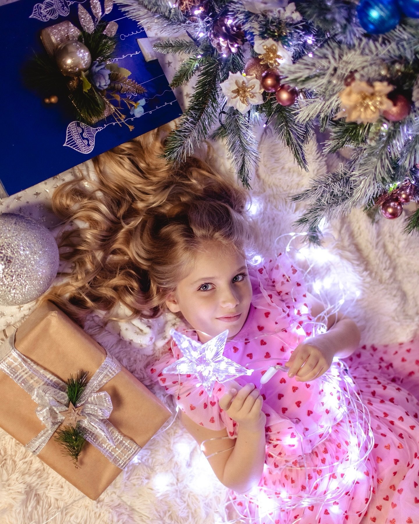 Our new Christmas decorations are ready.  Book your date and get your beautiful photos soon afterwards