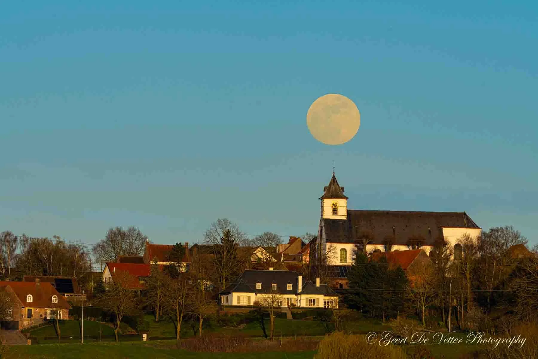 Volle maan boven de Kwaremont